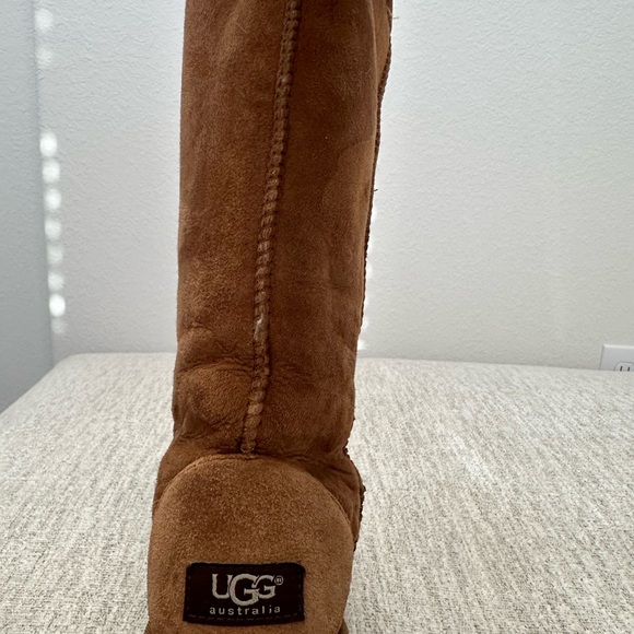 Women’s UGG Classic Tall II Boot - Picture 4 of 11